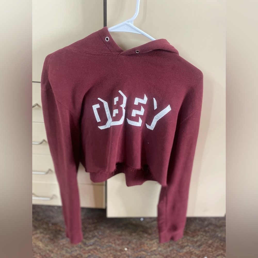 Cropped Obey sweatshirt